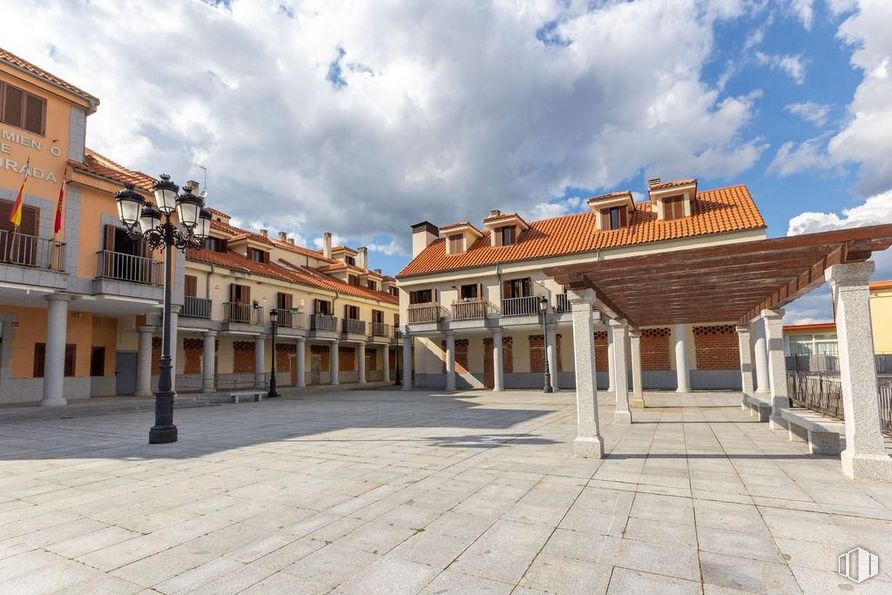 Retail for sale at Centro urbano, Venturada, Madrid, 28729 with building, cloud, sky, window, wood, facade, leisure, landscape, city and road surface around