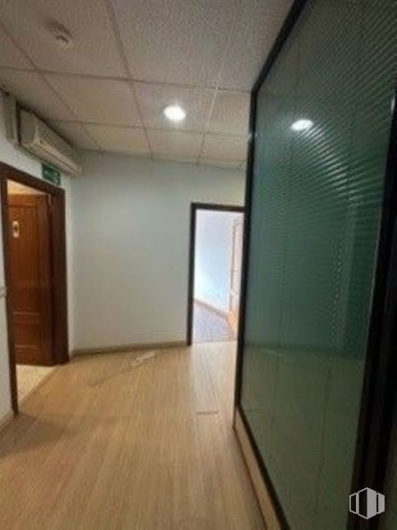 Nave en alquiler en Calle Puerto Navacerrada, Móstoles, Madrid, 28935 con madera, suelos, accesorio, suelo, edificio, hall, puerta, madera dura, tintes y matices y techo alrededor