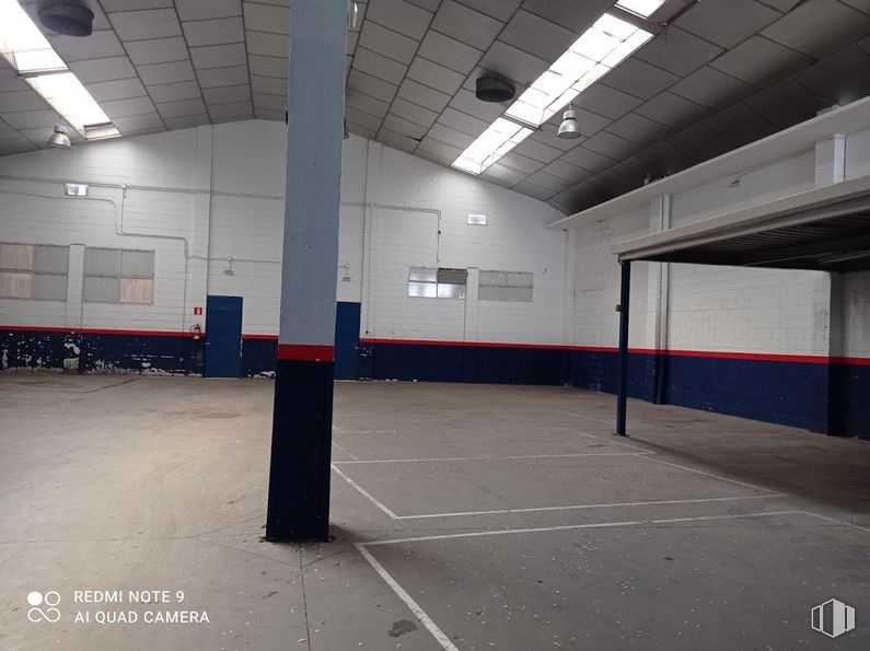 Industrial for rent at Calle Gamonal, 12, Villa de Vallecas, Madrid, 28031 with building, field house, hall, floor, flooring, parking, ceiling, fixture, parking lot and concrete around