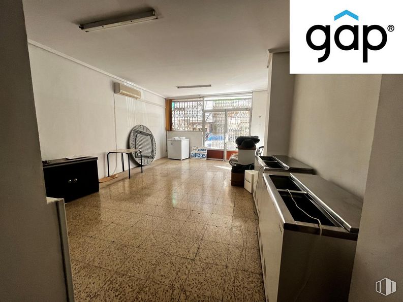 Retail for sale at Calle Princesa Zaida, Cuenca, 16002 with cabinetry, chair, home appliance, property, interior design, wood, building, fixture, floor and flooring around