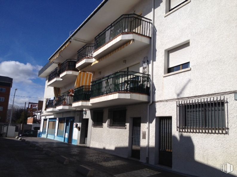 Oficina en venta en Calle Cercedilla, Collado Villalba, Madrid, 28400 con ventana, casa, mediante, edificio, cielo, nube, diseño urbano, propiedad material, condominio, barrio residencial, fachada y bienes raíces alrededor