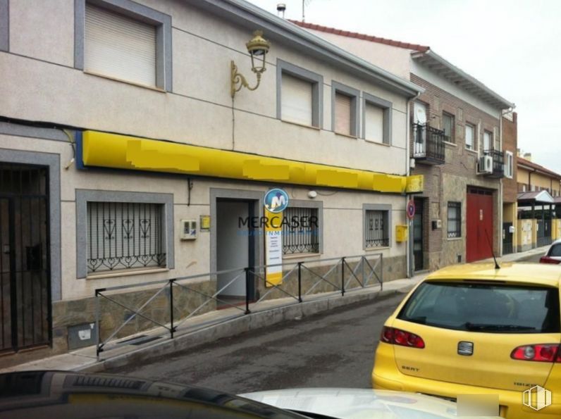 Retail for sale at Calle Florida, 45, Alovera, Guadalajara, 19208 with car, building, window, automotive parking light, land vehicle, vehicle, vehicle registration plate, sky, automotive lighting and cloud around