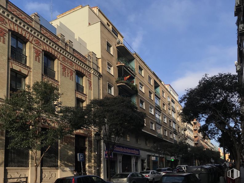 Retail for sale at Calle Valencia, 30, Centro, Madrid, 28012 with window, building, sky, car, infrastructure, cloud, tree, urban design, condominium and neighbourhood around