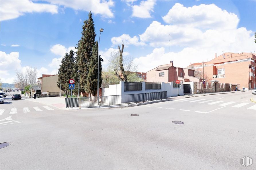 Suelo en venta en Calle Antonio Gaudi, Mejorada del Campo, Madrid, 28840 con nube, cielo, edificio, superficie de la carretera, asfalto, casa, diseño urbano, árbol, vía pública y zona residencial alrededor