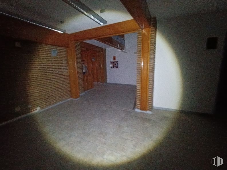 Oficina en venta en Calle Nueva, Toledo, 45001 con puerta, madera, suelo, suelos, hall, tinte para madera, casa, madera dura, techo y tintes y matices alrededor