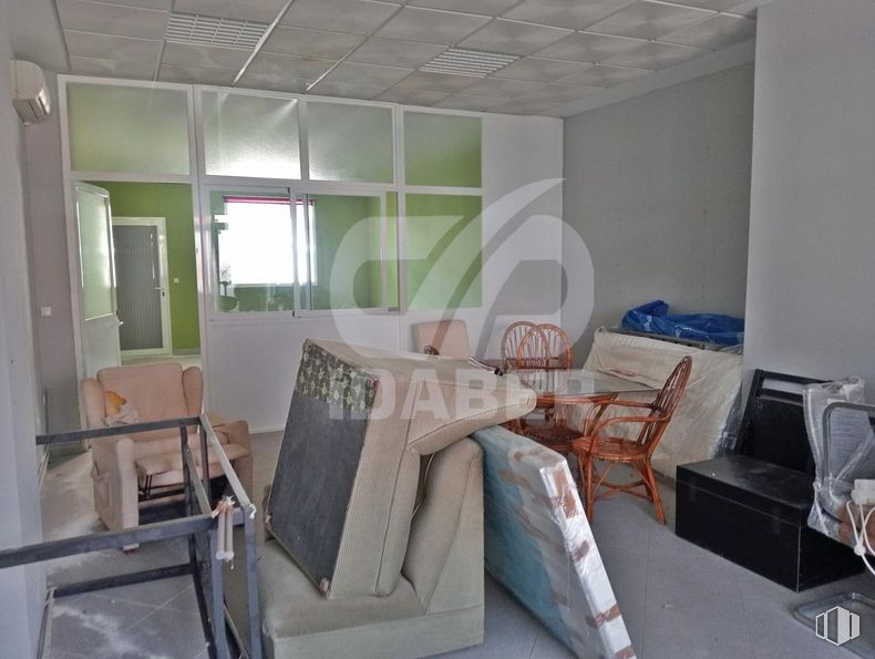 Retail for rent at Plaza José Antonio, Lominchar, Toledo, 45212 with chair, couch, building, comfort, wood, house, picture frame, studio couch, flooring and floor around