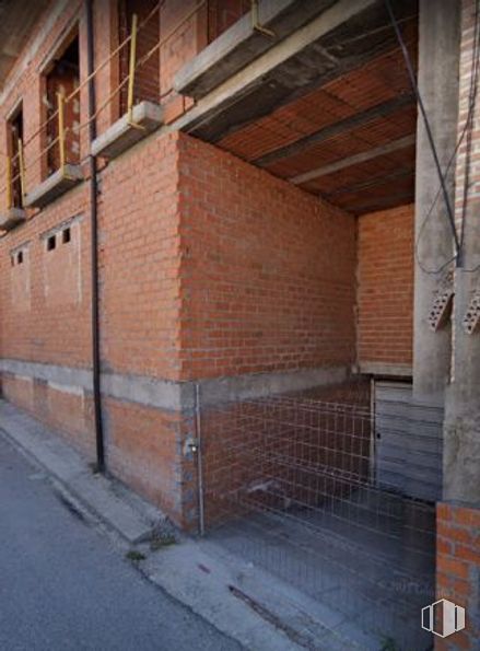 Land for sale at Zona centro, Esquivias, Toledo, 45221 with wood, brickwork, brick, road surface, building, composite material, house, beam, building material and window around