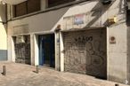 Local en alquiler en Calle Palencia, Tetuán, Madrid, 28020 con superficie de la carretera, madera, edificio, barrio, puerta, asfalto, fachada, acera, ventana y carretera alrededor