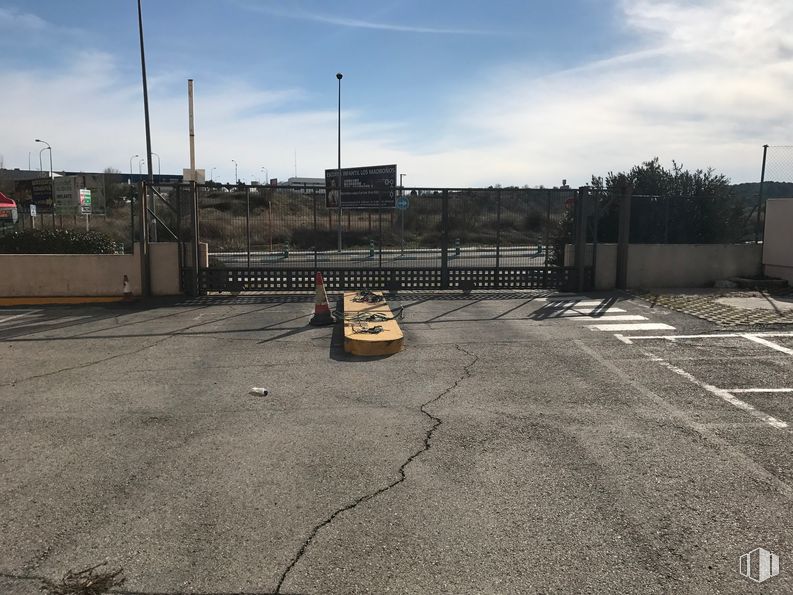 Local en alquiler en Avenida Europa, 122, Valdemoro, Madrid, 28341 con nube, cielo, neumático automotriz, superficie de la carretera, asfalto, terreno, brea, carretera, acera y paisaje alrededor