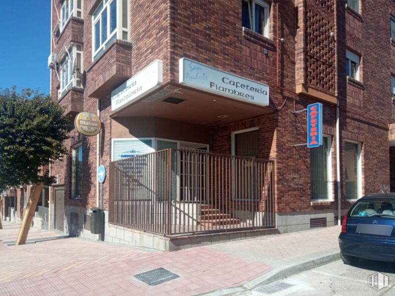 Local en venta en Zona Centro, Colmenar Viejo, Madrid, 28770 con coche, ventana, edificio, vehículo, zona residencial, diseño urbano, fachada, inmobiliario, ciudad y madera alrededor