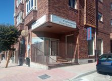 Local en venta en Zona Centro, Colmenar Viejo, Madrid, 28770 con coche, ventana, edificio, vehículo, zona residencial, diseño urbano, fachada, inmobiliario, ciudad y madera alrededor