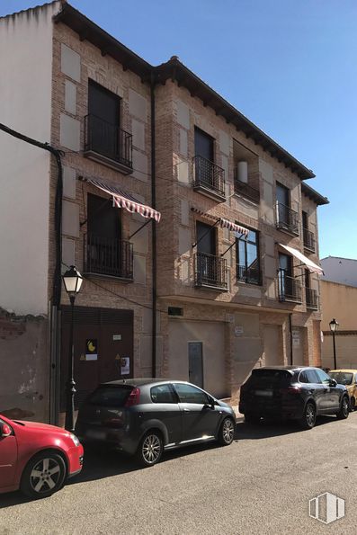 Retail for sale at Calle Palomeque, Lominchar, Toledo, 45212 with car, wheel, building, window, tire, automotive parking light, property, vehicle, sky and automotive exterior around