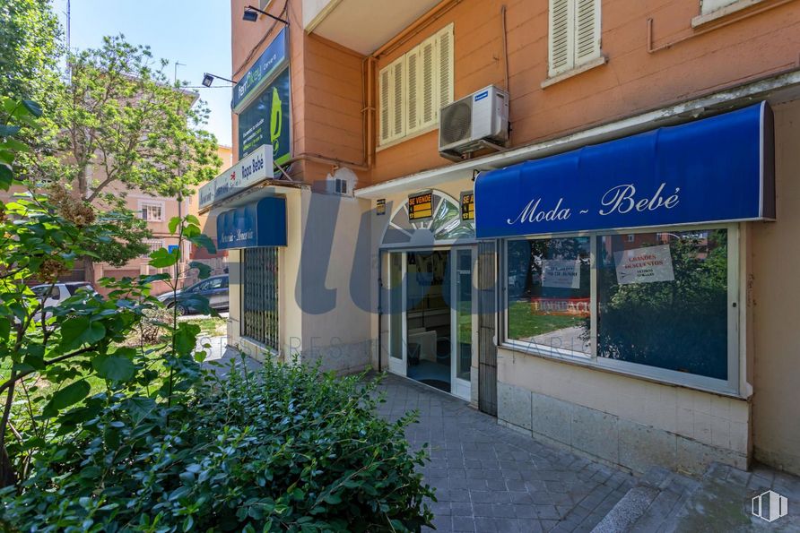 Local en venta en Zona Avenida San Luís, Hortaleza, Madrid, 28033 con ventana, planta, accesorio, edificio, barrio, inmobiliario, fachada, diseño urbano, cielo y puerta alrededor