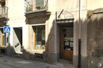 Retail for sale at Calle Esteban Domingo, Ávila, 05001 with window, door, building, plant, fixture, houseplant, facade, road, city and house around