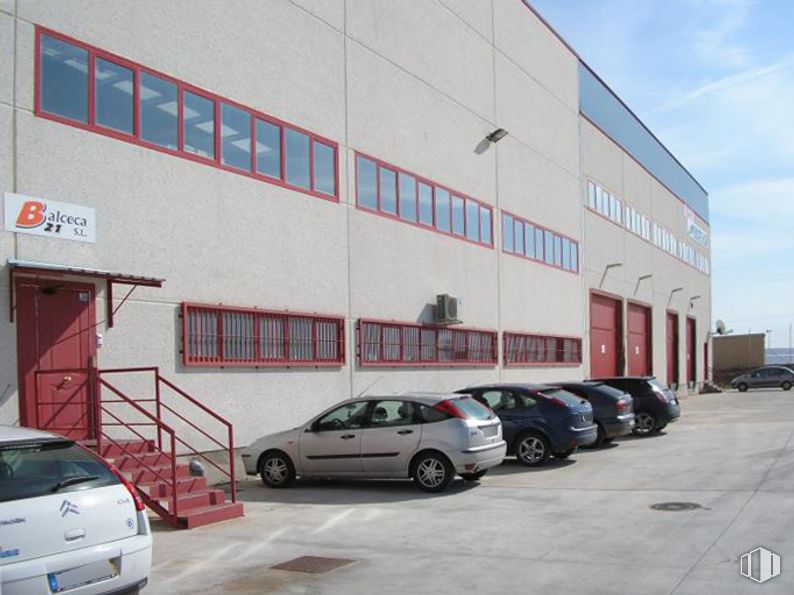 Industrial for sale at Carretera de Yepes a Ocaña, Ocaña, Toledo, 45300 with car, building, automotive parking light, land vehicle, tire, wheel, vehicle, automotive tail & brake light, automotive lighting and automotive tire around