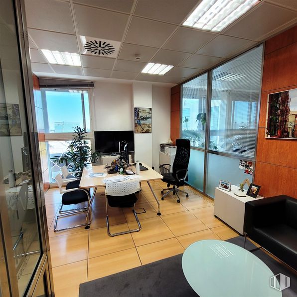 Office for sale & for rent at Calle María Tubau, Fuencarral - El Pardo, Madrid, 28050 with chair, couch, light fixture, table, houseplant, table top, furniture, building, lighting and living room around