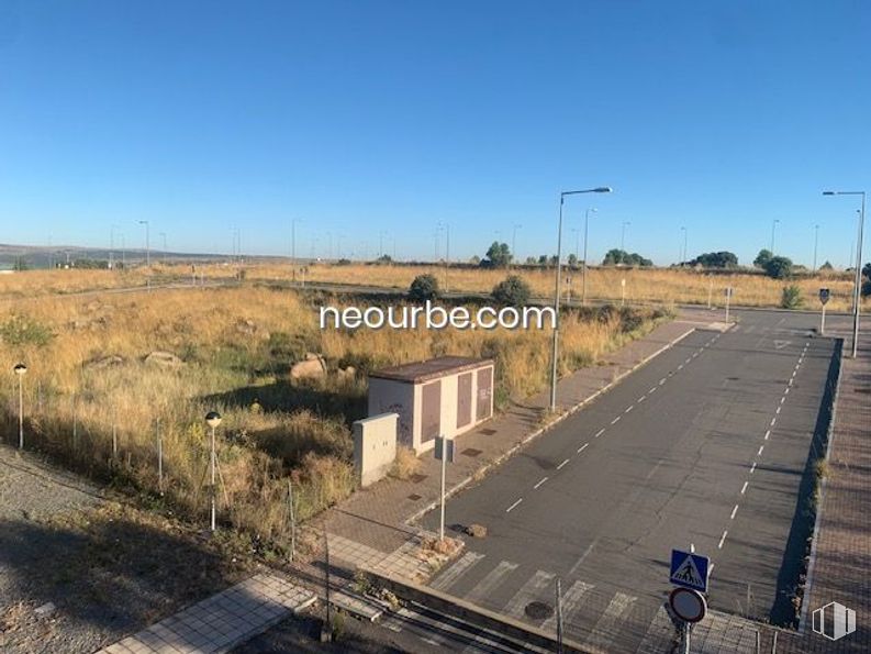 Land for sale at Calle Las Palmas de Gran Canaria, Ávila, 05004 with sky, ecoregion, street light, road surface, asphalt, plant, land lot, thoroughfare, residential area and landscape around