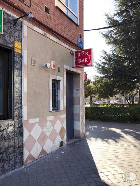 Local en venta en Calle Canarias, 6, Fuenlabrada, Madrid, 28945 con ventana, edificio, propiedad, cielo, planta, superficie de carretera, árbol, barrio, accesorio y asfalto alrededor