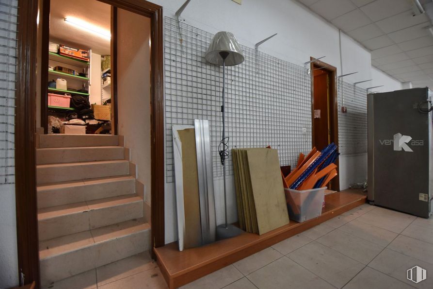 Local en venta en Calle del Molino, 8, Pinto, Madrid, 28320 con alumbrado, madera, interiorismo, accesorio, suelos, suelo, pared, inmobiliario, madera dura y puerta alrededor