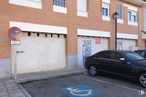 Retail for sale at Calle Cataluña, 12, Serranillos del Valle, Madrid, 28979 with car, tire, wheel, automotive parking light, vehicle, window, building, automotive tire, automotive lighting and road surface around