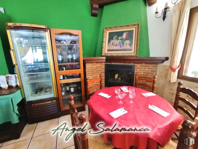 Local en venta en Calle Fuente, Albalate de Zorita, Guadalajara, 19117 con marco, mesa, mesa de cocina y comedor, mueble, interiorismo, techo, habitación, silla, restaurante y tinte para madera alrededor