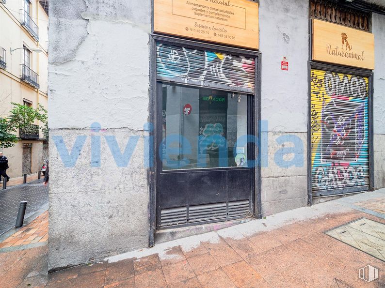 Local en venta en Zona Malasaña - Univerdidad, Centro, Madrid, 28004 con accesorio, edificio, ladrillo, fuente, arte, pintura, fachada, ciudad, puerta y superficie de la carretera alrededor