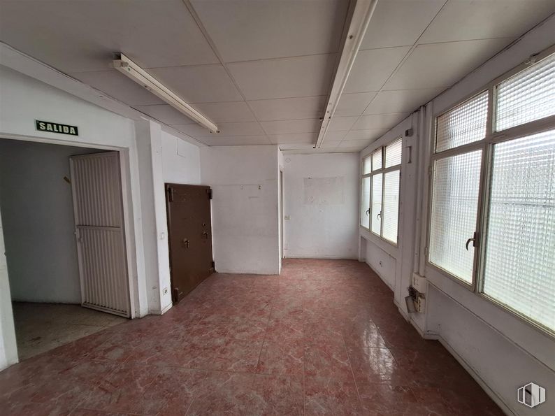 Local en alquiler en Calle Altamirano, 22, Moncloa - Aravaca, Madrid, 28008 con ventana, puerta, accesorio, madera, hall, suelo, suelos, techo, madera dura y persiana de la ventana alrededor