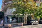 Retail for sale at Calle Lagasca, 85, Salamanca, Madrid, 28001 with person, car, building, window, wheel, vehicle, tire, infrastructure, road surface and plant around