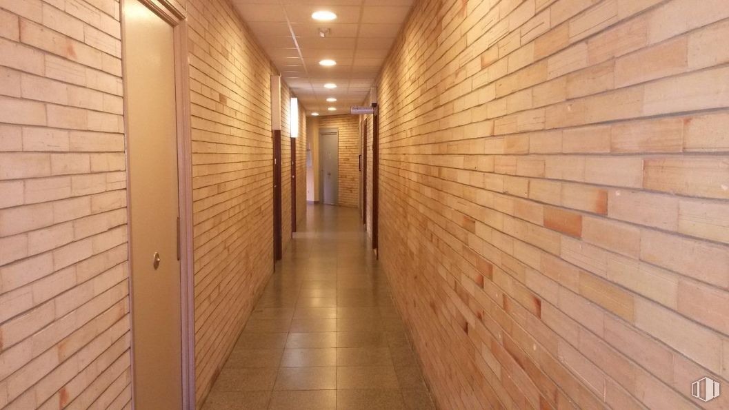 Industrial for sale at Avenida Acueducto, Segovia, 40001 with door, building, wood, fixture, floor, flooring, hall, hardwood, brick and ceiling around