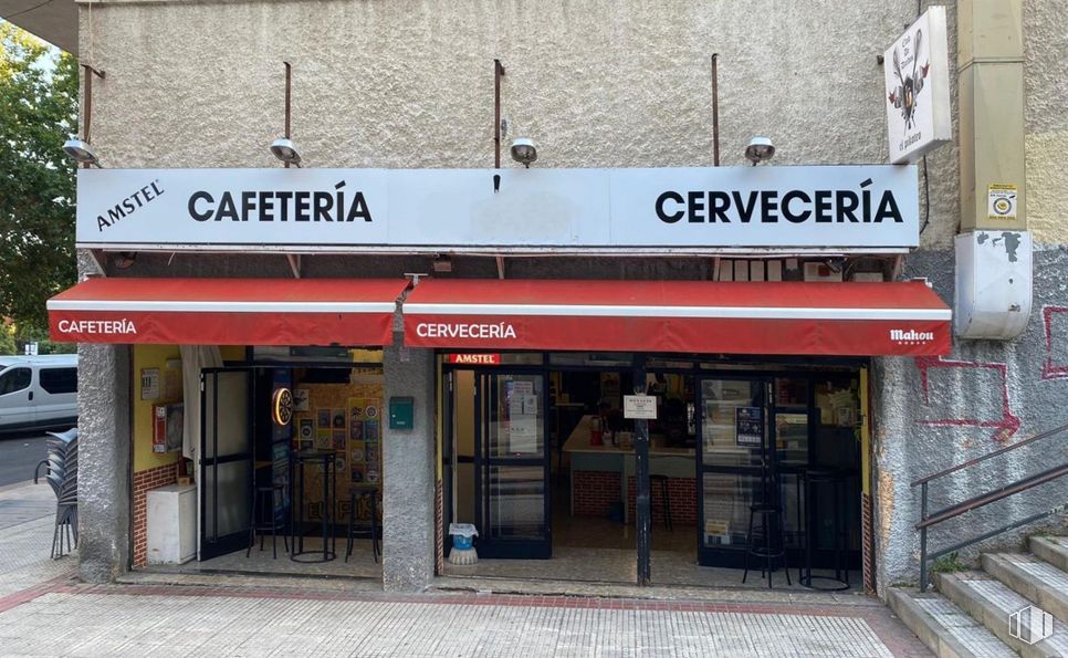 Local en venta en Plaza Brasil, Alcorcón, Madrid, 28921 con accesorio, gas, fachada, puerta, edificio, material compuesto, fuente, material de construcción, señalización y ciudad alrededor