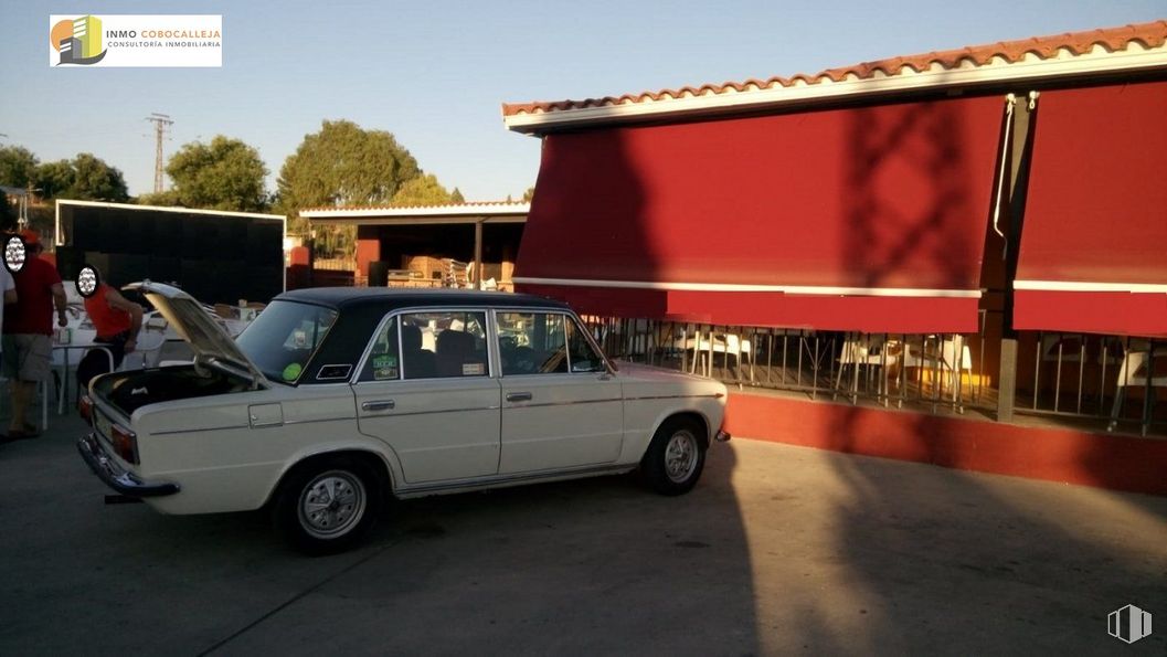 Retail for sale at Zona Yeles, Yeles, Toledo, 45220 with wheel, car, person, tire, automotive parking light, vehicle, sky, motor vehicle, automotive design and automotive tire around