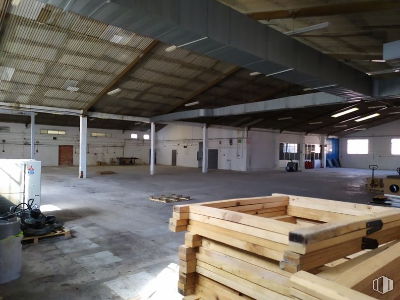 Industrial for sale at Calle Vega, 11, Morata de Tajuña, Madrid, 28530 with wood, hall, flooring, floor, beam, real estate, wood stain, building material, hardwood and plank around