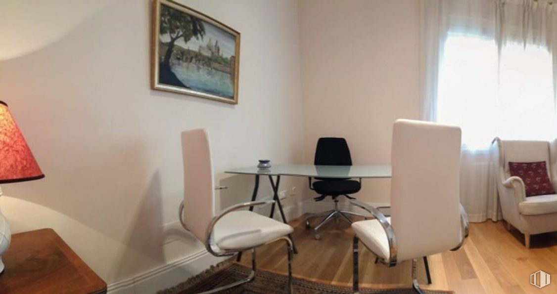 Office for rent at Calle Quintana, 28, Moncloa - Aravaca, Madrid, 28008 with chair, picture frame, lamp, lighting, furniture, flooring, interior design, floor, table and room around