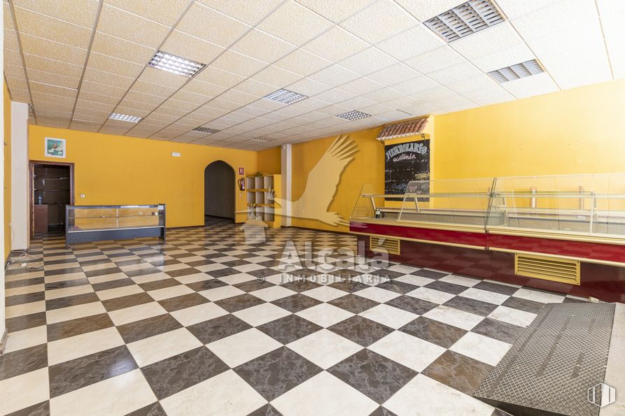 Retail for sale at Zona centro, Azuqueca de Henares, Guadalajara, 19200 with hall, interior design, tile flooring, flooring, floor, wood, fixture, leisure, real estate and ceiling around