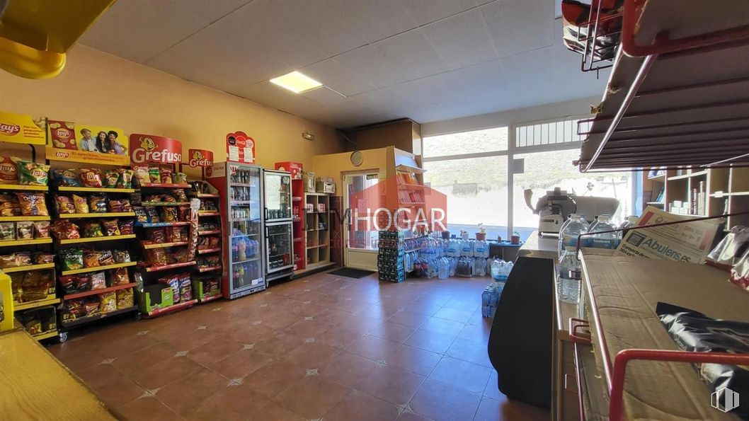 Retail for sale at Zona Universidad, Ávila, 05001 with shelf, building, shelving, interior design, flooring, customer, publication, retail, convenience store and shopping around