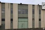 Industrial for sale at Avenida Andalucía, 58, Villaverde, Madrid, 28021 with door, building, rectangle, wood, commercial building, residential area, fixture, city, sky and tints and shades around