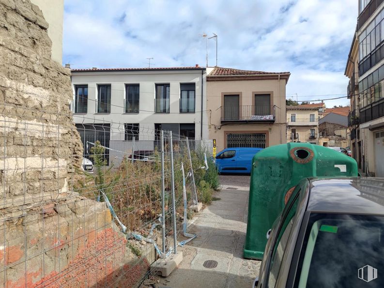 Land for sale at Calle San Cristobal, Ávila, 05003 with building, car, cloud, sky, window, vehicle, plant, motor vehicle, neighbourhood and urban design around