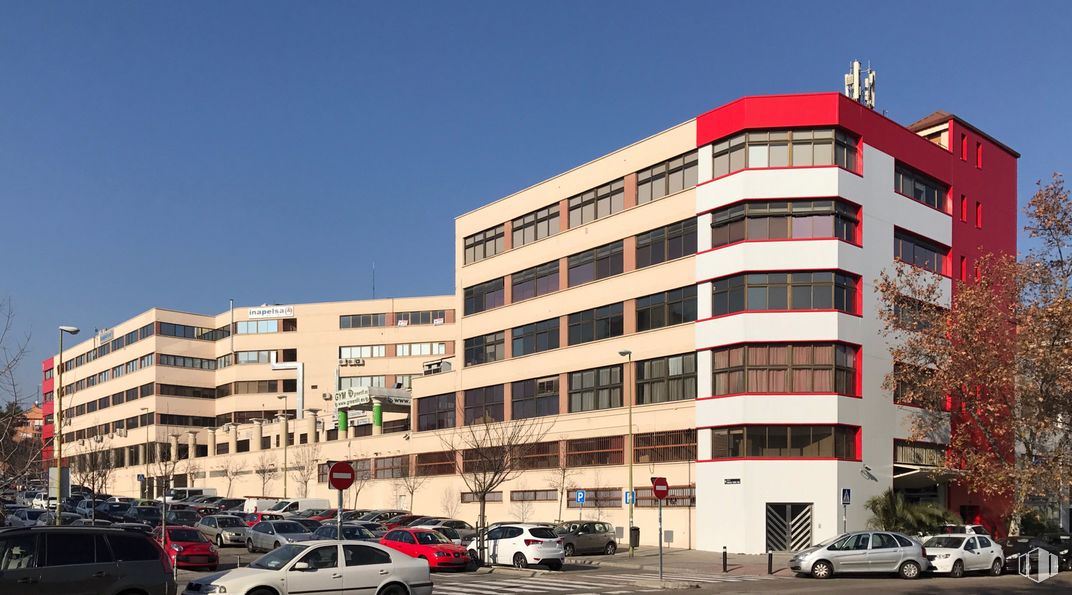 Nave en alquiler en Calle Antonio López, Usera, Madrid, 28026 con coche, edificio, neumático, rueda, cielo, ventana, vehículo, bloque torre, condominio y diseño urbano alrededor