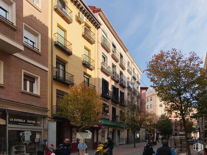 Local en venta en Calle Santiago, Centro, Madrid, 28013 con ventana, persona, edificio, cielo, nube, árbol, planta, infraestructura, arquitectura y diseño urbano alrededor