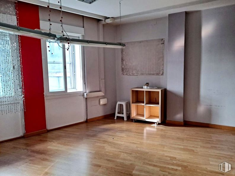 Office for sale at Calle Montera, Centro, Madrid, 28013 with window, flooring, floor, wood, ceiling, interior design, wood flooring, lighting, laminate flooring and room around