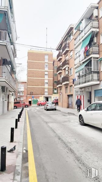 Local en venta en Zona Elipa, Ciudad Lineal, Madrid, 28017 con coche, edificio, neumático, rueda, vehículo terrestre, vehículo, propiedad, ventana, cielo y infraestructura alrededor