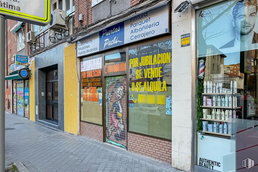 Retail for sale & for rent at Avenida Nuestra Señora Fátima, 95, Carabanchel, Madrid, 28047 with building, window, neighbourhood, facade, retail, city, font, fixture, street and mixed-use around