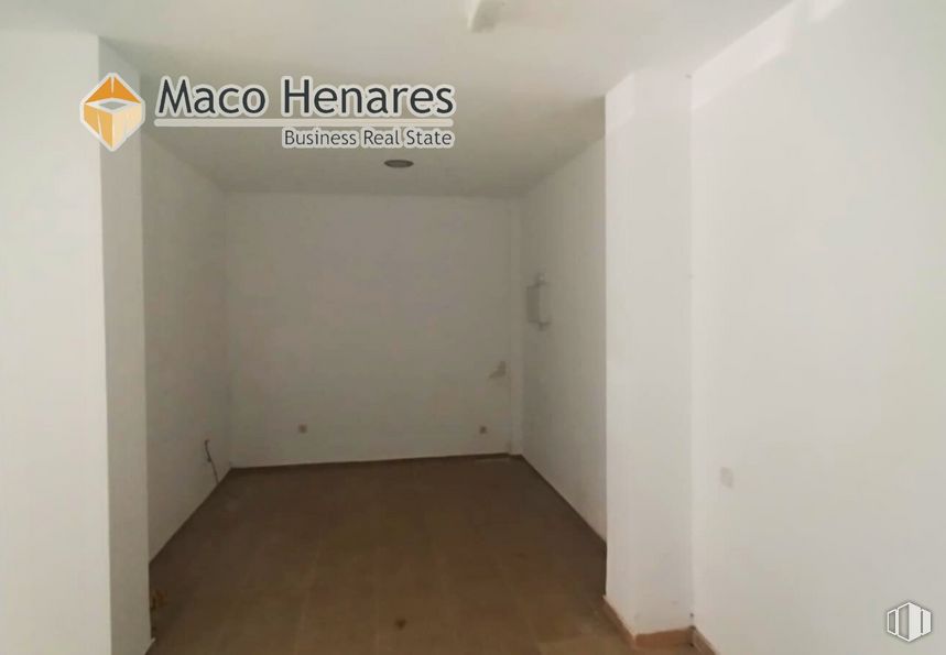 Retail for rent at Calle Chile, 7, Torrejón de Ardoz, Madrid, 28850 with fixture, building, flooring, floor, wood, paint, house, ceiling, plaster and composite material around