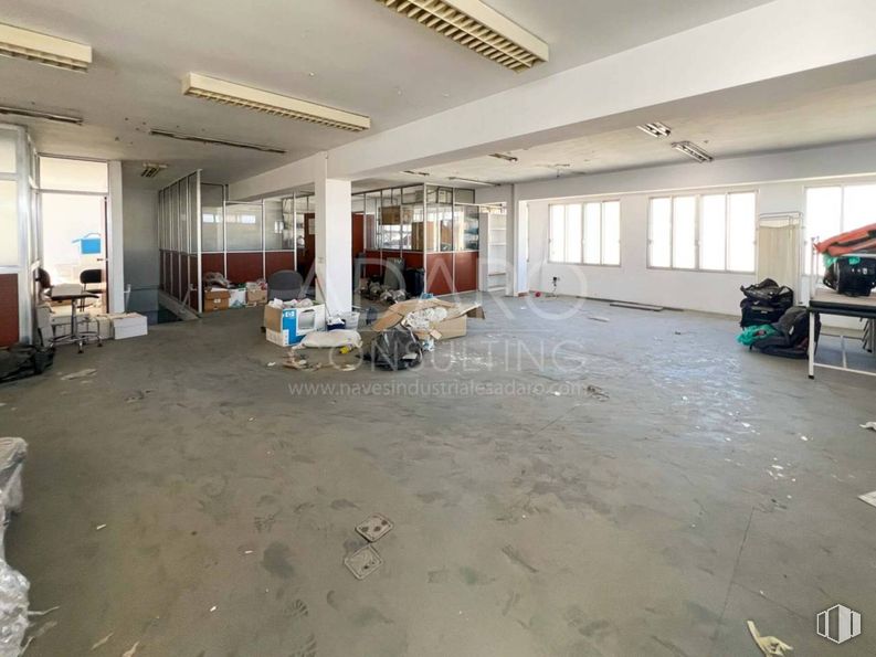 Industrial for sale at Calle Impresores, Getafe, Madrid, 28906 with window, flooring, floor, ceiling, hall, daylighting, cleanliness, plaster and aluminium around