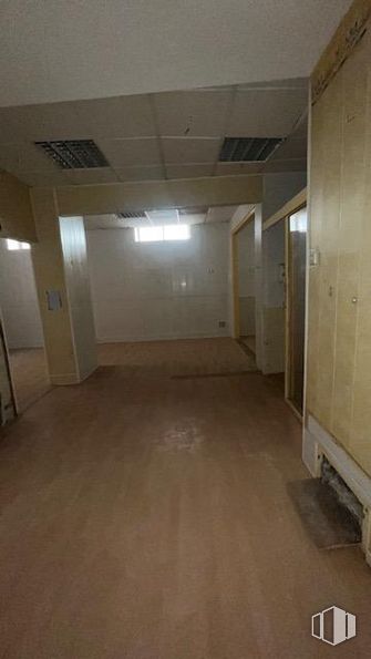 Office for rent at Calle Cavanilles, Retiro, Madrid, 28007 with fixture, wood, flooring, floor, tile flooring, ceiling, hall, hardwood, composite material and plaster around