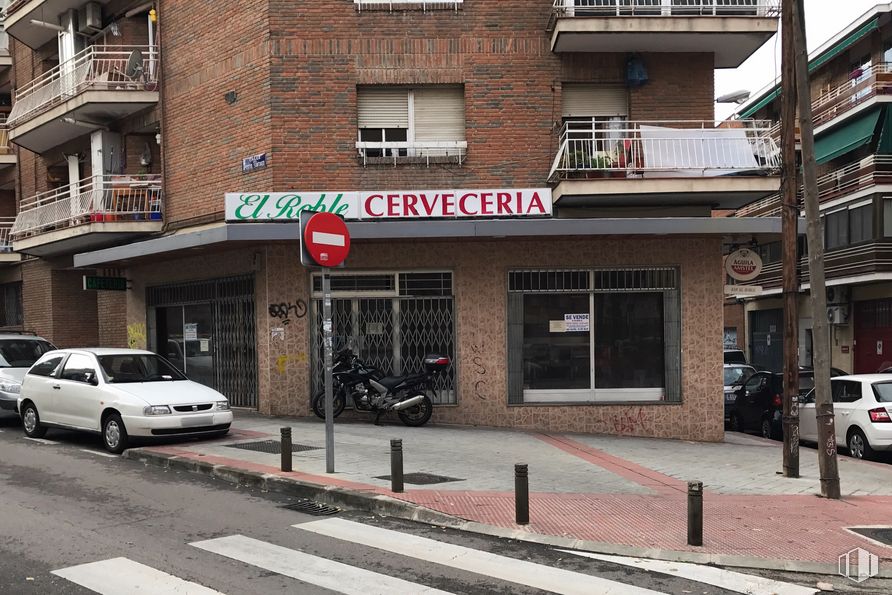 Local en venta en Calle Apóstol Santiago, 49, Ciudad Lineal, Madrid, 28017 con coche, ventana, edificio, vehículo terrestre, neumático, rueda, vehículo, propiedad, infraestructura y barrio alrededor