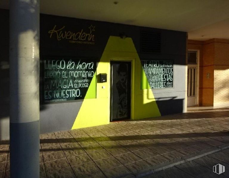 Local en venta en Calle Antonio Tapies, Pinto, Madrid, 28320 con puerta, accesorio, fuente, tintes y matices, fachada, suelos, superficie de la carretera, ciudad, sombra y simetría alrededor