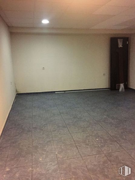 Retail for rent at Calle Madroños, Collado Villalba, Madrid, 28400 with wood, road surface, hall, flooring, floor, asphalt, tints and shades, ceiling, hardwood and space around