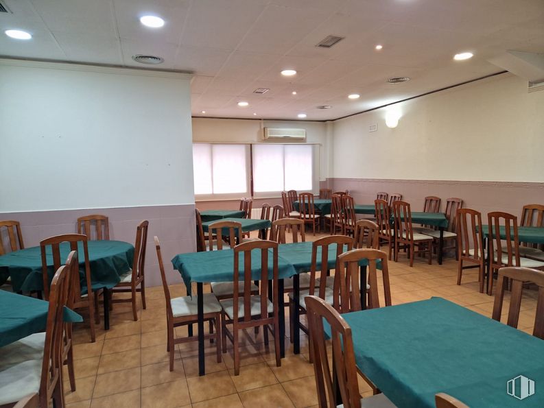 Industrial for sale & for rent at Calle San Erasmo, Villaverde, Madrid, 28021 with chair, table, furniture, lighting, interior design, building, hall, human settlement, event and ceiling around