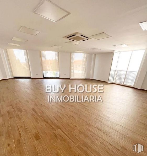 Oficina en alquiler en Zona centro, Illescas, Toledo, 45200 con alumbrado, ventana, accesorio, madera, hall, suelos, tinte para madera, sombra, suelo laminado y techo alrededor